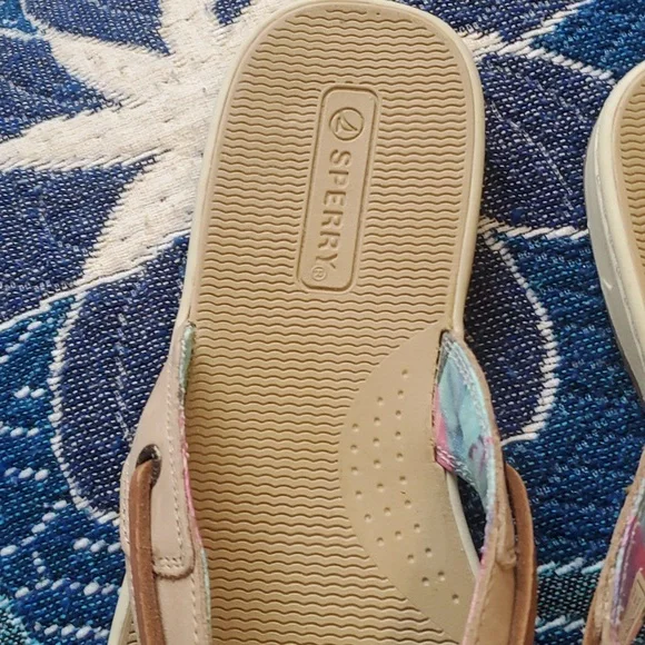 Sperry flip flops - Picture 3 of 5